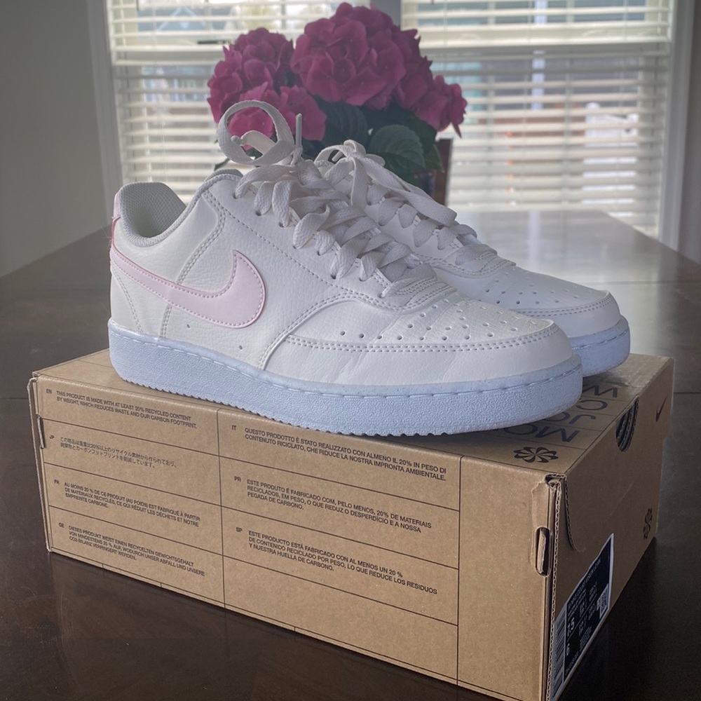 Nike court vision low top. Color phantom/light soft pink.